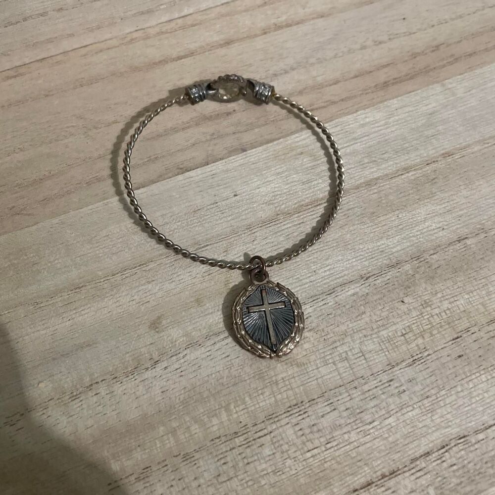 Women's bracelet with cross